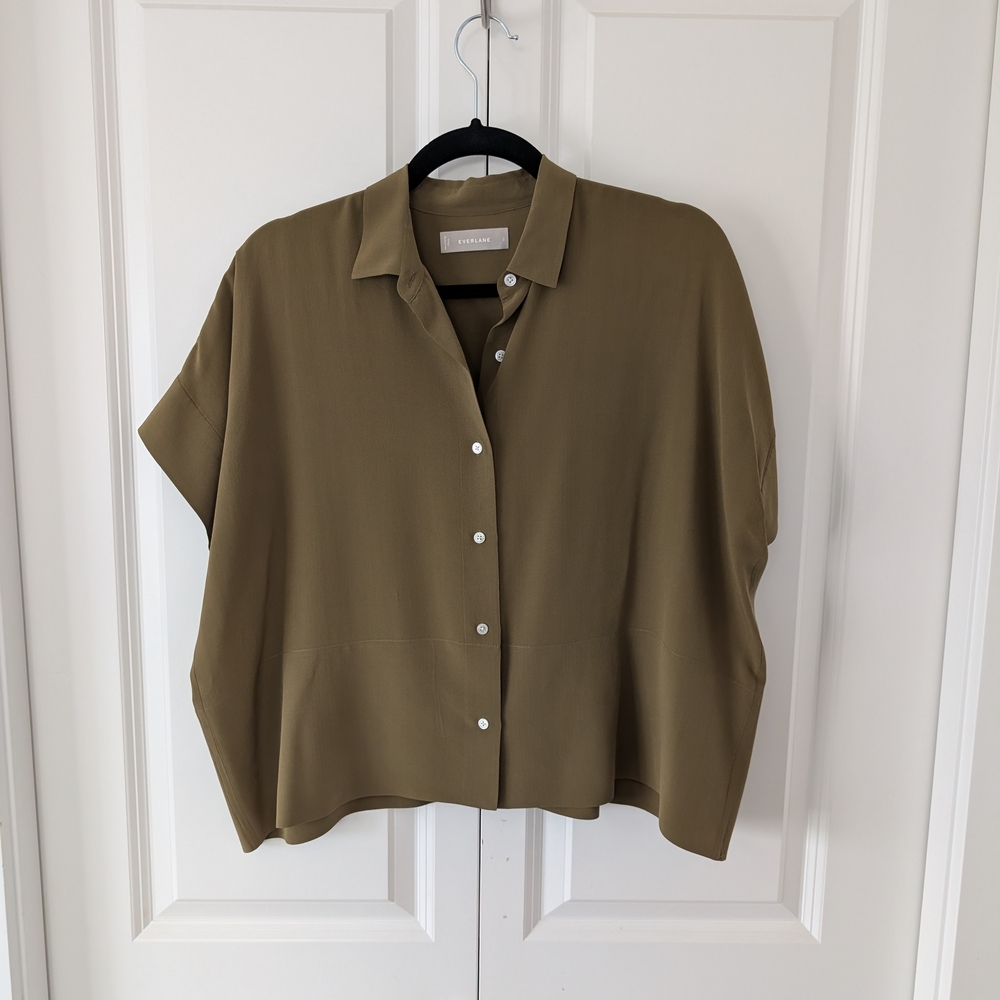 Everlane Olive Short Sleeve Button-Down 100% Silk Blouse